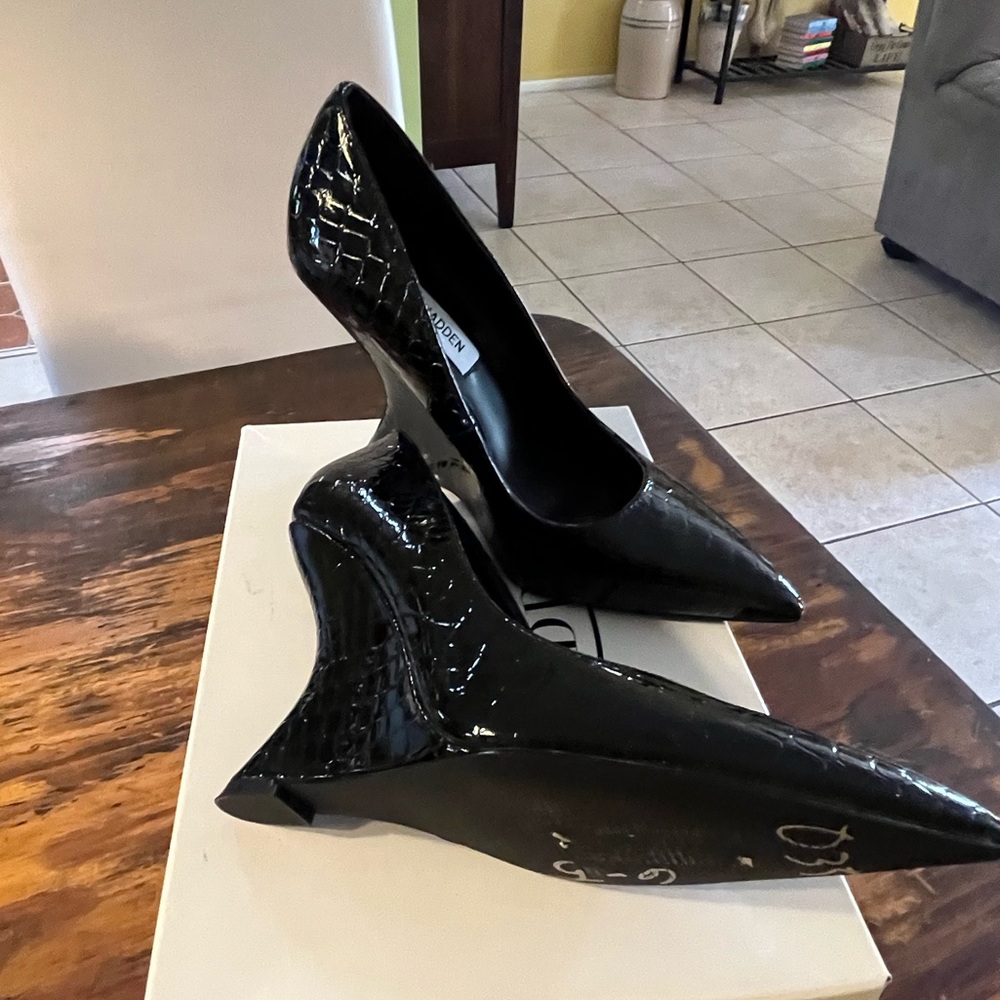 Steve Madden, Rival Black Crocodile Embossed Wedge Pumps
Approx. 4" heel height